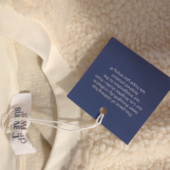 Devon's Drawer Cloud Vest - Picture 3 of 4